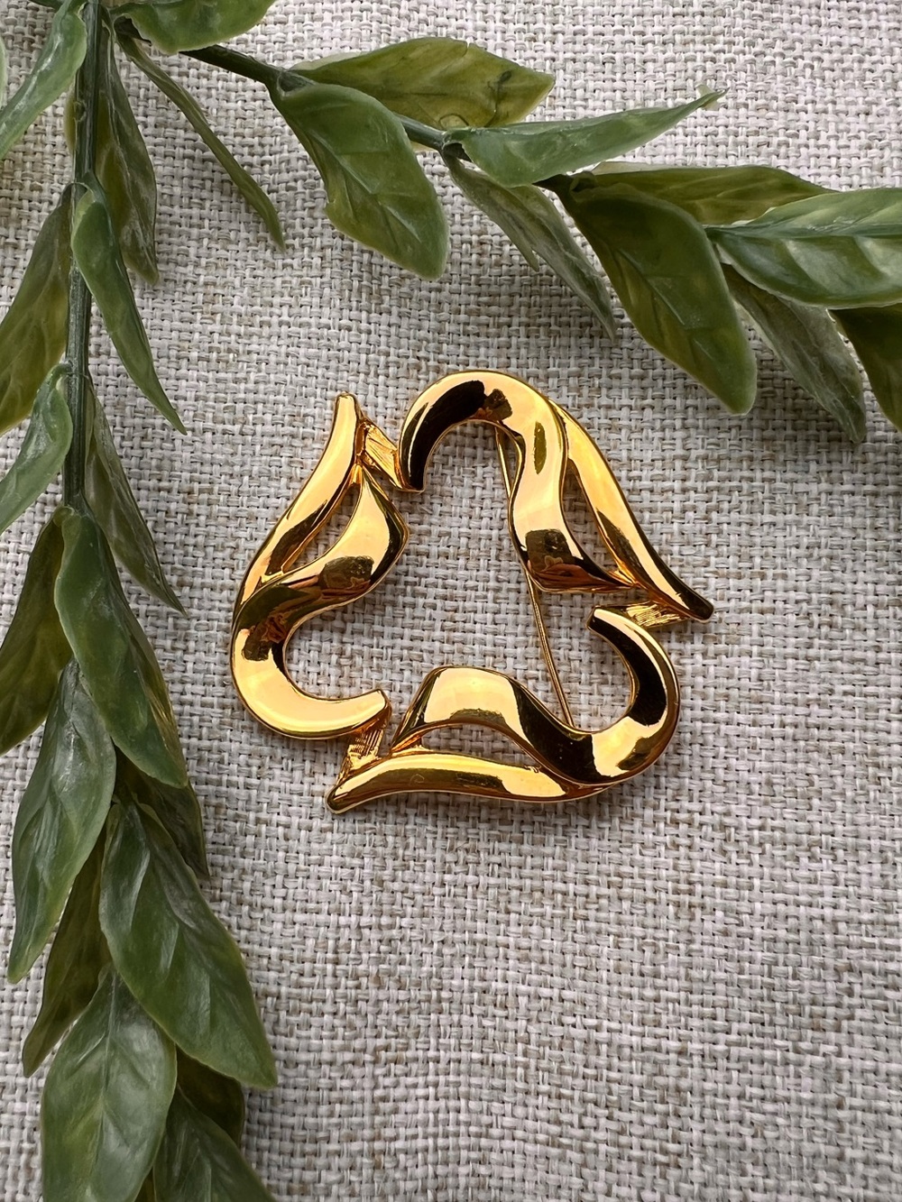 MONET Ornate Gold Minimalist Swirl Loopy Brooch